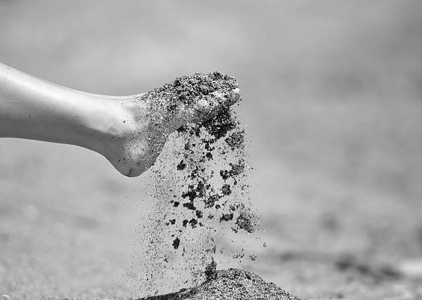 disfrute del tiempo - barefoot behavior toned image close up fotografías e imágenes de stock