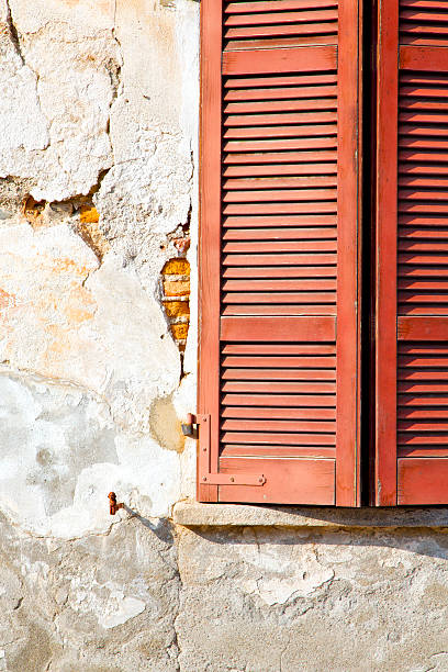 istock red   varano borghi palaces italy 525966421