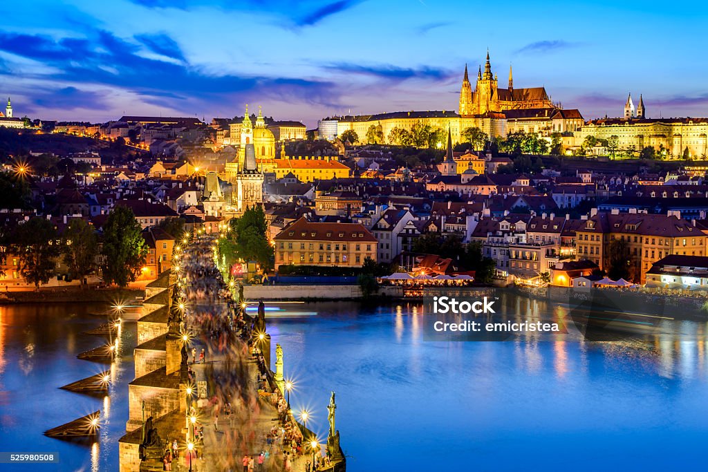 Château de Prague et pont Charles, en République tchèque - Photo de Château de Hradcany libre de droits