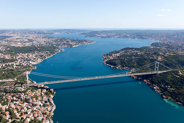 vista aérea de istambul cidade - aerial view bosphorus bridge bosphorus bridge - fotografias e filmes do acervo