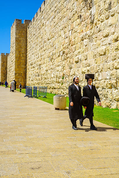 muros da velha cidade, jerusalém - ultra orthodox judaism imagens e fotografias de stock