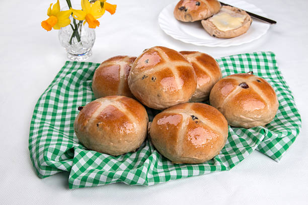 istock Hot cross buns  on an oval plate 525987755