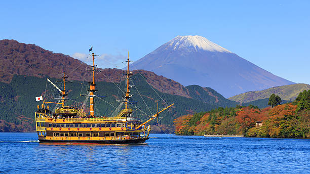 istock Mountain Fuji and Lake Ashi in autumn 525992409