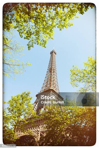 Color Fotografía De Estilo Vintage De La Torre Eiffel París Foto de stock y más banco de imágenes de Aire libre