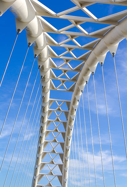 łuk na nad zatoką humber most w toronto - humber river bridge suspension bridge north zdjęcia i obrazy z banku zdjęć