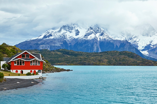 Red house lago Pehoe de Torres del Paine photo