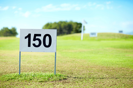 Sign marking the 150 meter mark on a hole at the golf course