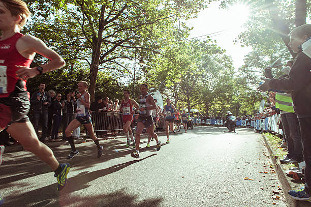 グ��ループでのランナー 41 bmw マラソン 2014 年ベルリン - marathon running group of people jogging ストックフォトと画像