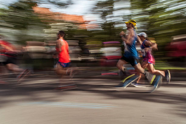 бегунов на длинные дистанции at 41st bmw берлинский марафон 2014 г. - road running стоковые фото и изображения