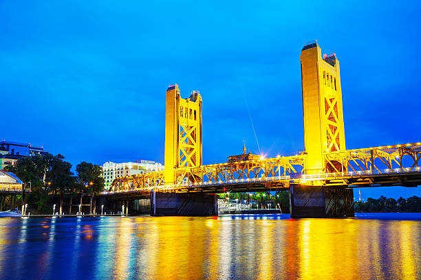 golden gates pont-levis à sacramento - golden gate bridge san francisco county california night photos et images de collection