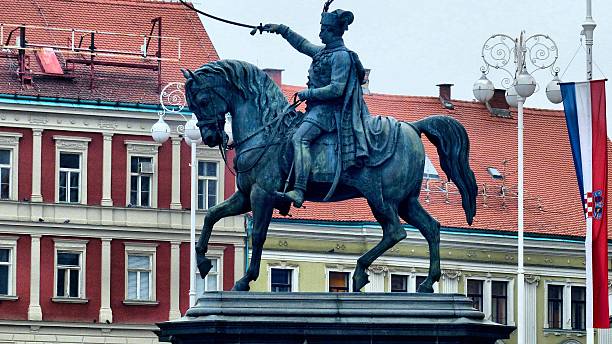 proibição de josip jelačić estátua - warrior eastern europe croatia architecture imagens e fotografias de stock