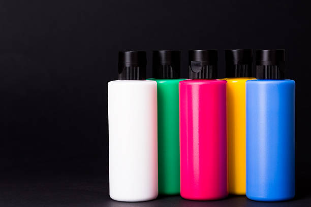 acrilico colori tubi su sfondo nero - tempera painting tube paint colors foto e immagini stock