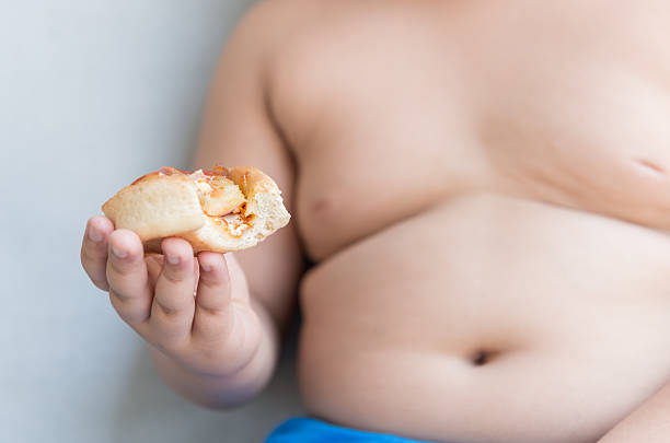 작은가 피자를 비만 배부른 남자아이 수 있습니다. - human hand baked food pineapple �뉴스 사진 이미지