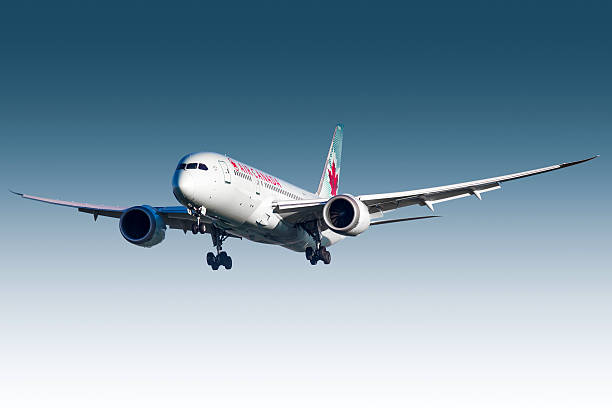 air canada боинг 787 dreamliner - toronto canada flag montreal стоковые фото и изображения