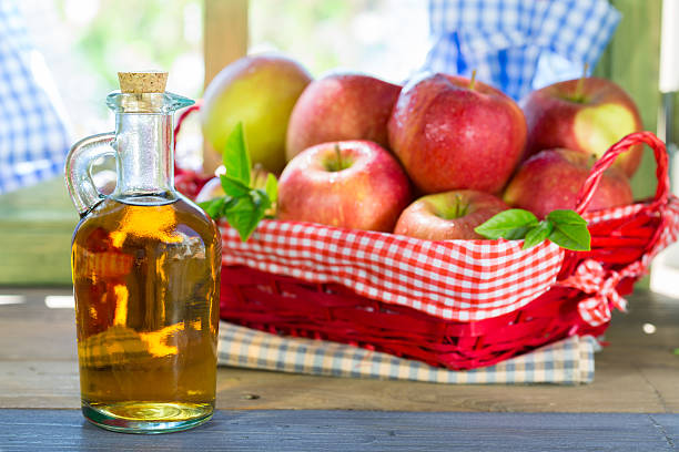 vinagre de sidra de manzana - macintosh apple fotografías e imágenes de stock