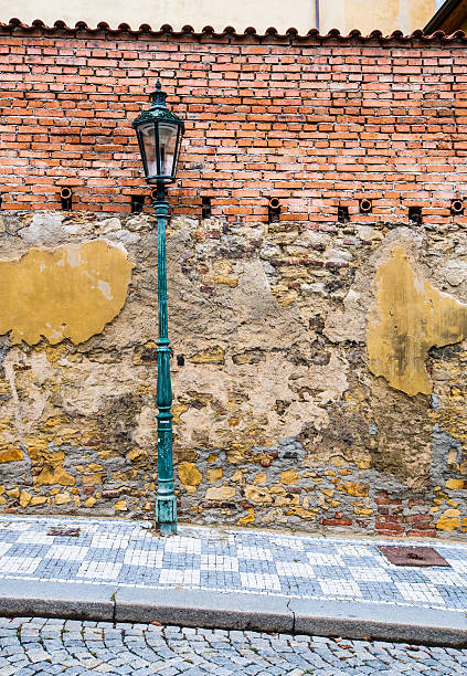istock Street Lamp 526152391