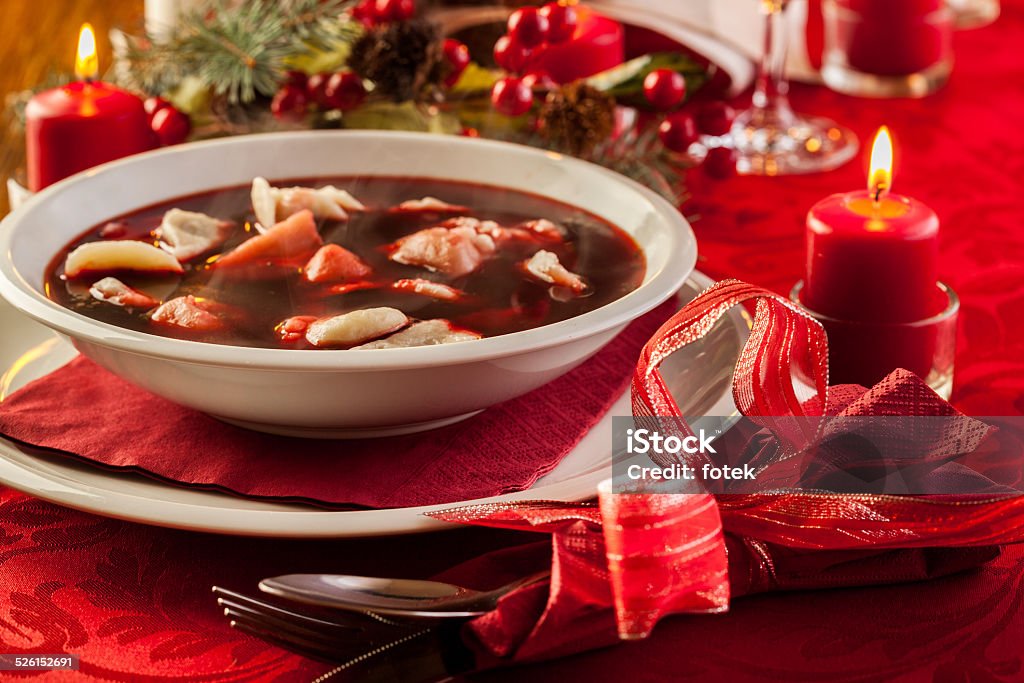 Carne borsch rojo de Navidad con bolas de masa de llenado - Foto de stock de Navidad libre de derechos
