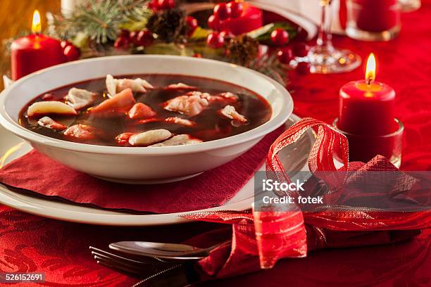 Carne Borsch Rojo De Navidad Con Bolas De Masa De Llenado Foto de stock y más banco de imágenes de Navidad