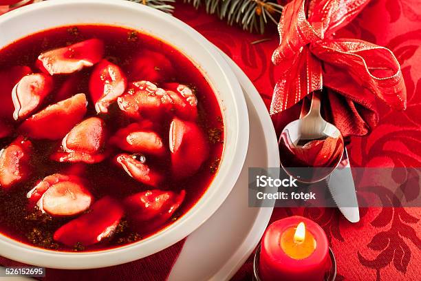 Carne Borsch Rojo De Navidad Con Bolas De Masa De Llenado Foto de stock y más banco de imágenes de Alimento