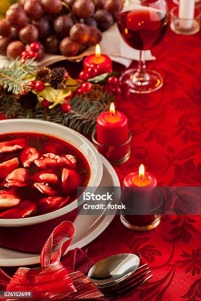 Carne Borsch Rojo De Navidad Con Bolas De Masa De Llenado Foto de stock y más banco de imágenes de Alimento