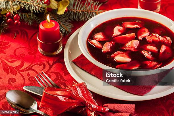 Carne Borsch Rojo De Navidad Con Bolas De Masa De Llenado Foto de stock y más banco de imágenes de Alimento