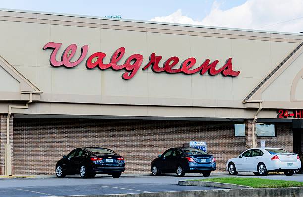 Walgreens Tazewell, Tennessee, USA - April 23, 2016: Walgreens was founded in 1901 in Chicago, Illinois and has grown to over 8000 locations and is the largest chain of drugstores in the United States. walgreens stock pictures, royalty-free photos & images