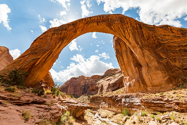 istock Rainbow Arch at the Lake Powell 526155902