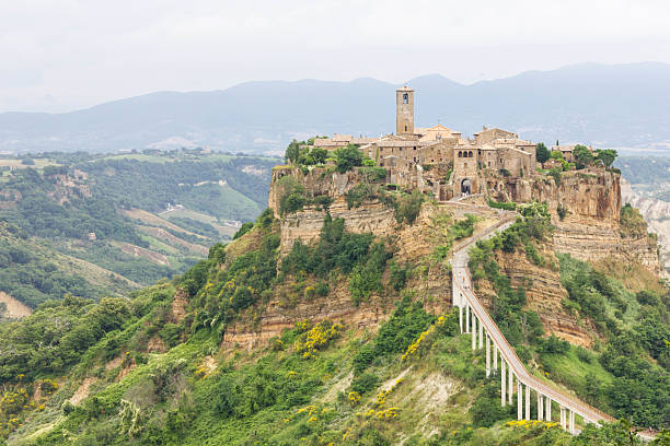 civita di bagnoregio - civita di bagnoregio fotografías e imágenes de stock