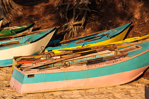 tofo łodzi rybackich - rowboat fishing africa fishing industry zdjęcia i obrazy z banku zdjęć