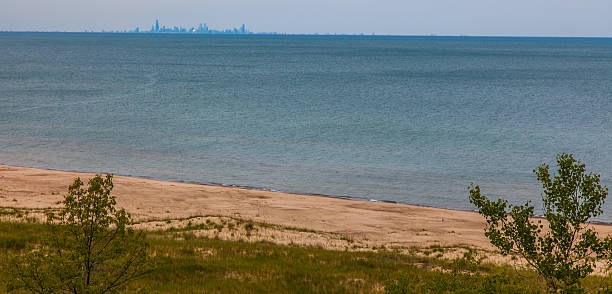 indiana dunes national lakeshore - chicago lake michigan skyline indiana imagens e fotografias de stock