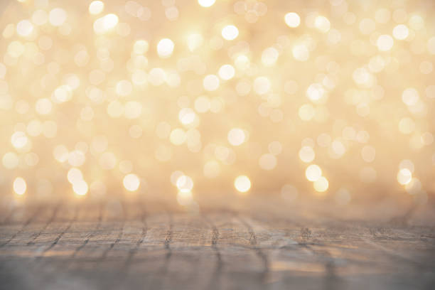 istock Yellow Christmas lights blur 526225511
