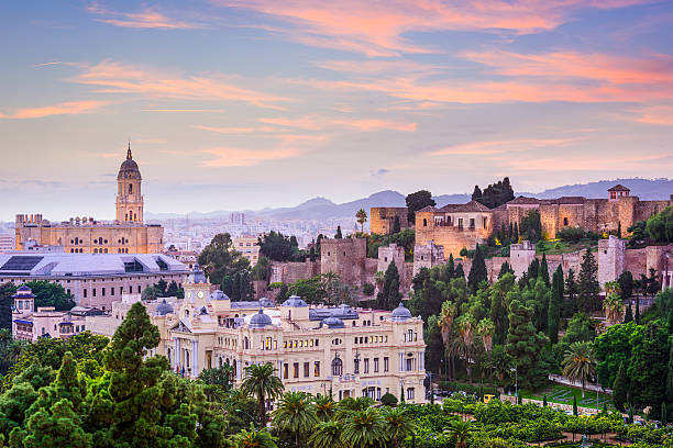 malaga, hiszpania krajobraz miejski na morze - building exterior travel locations built structure castle zdjęcia i obrazy z banku zdjęć