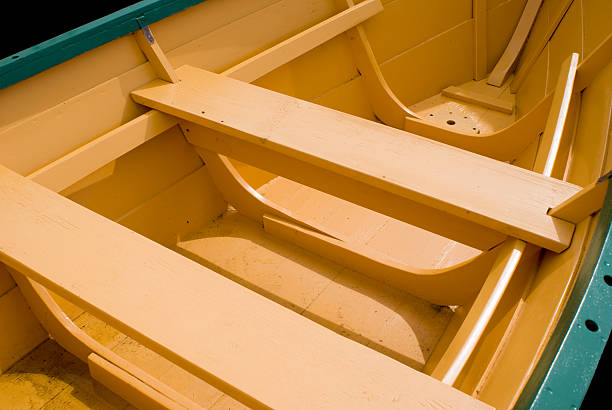 barco de madera - rowboat dinghy nautical vessel nautical equipment fotografías e imágenes de stock