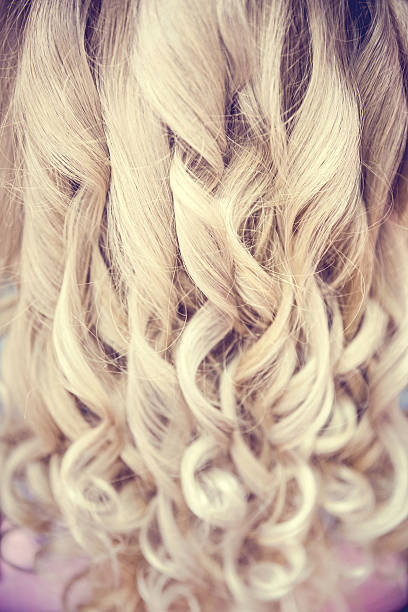 istock Bride at the hairdresser 526233197