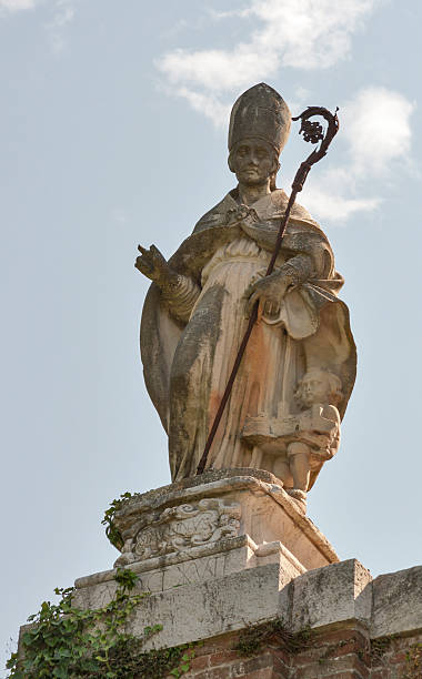 istock Statue on Saint Donato Gate in Lucca, Italy 526238189