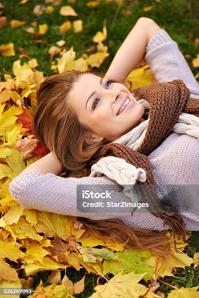 Foto de Apreciar Este Bom Dia No Outono Nos Eua e mais fotos de stock de  Adulto - Adulto, Autoconfiança, Beleza - iStock