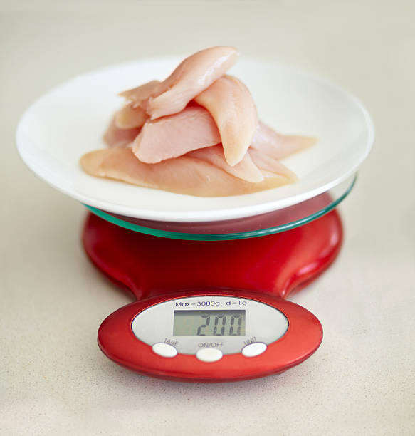 worth le poids en protéines de qualité - serving size weight scale scale food photos et images de collection