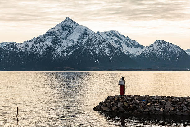 Dok w pobliżu ocean w Norwegii bay – zdjęcie