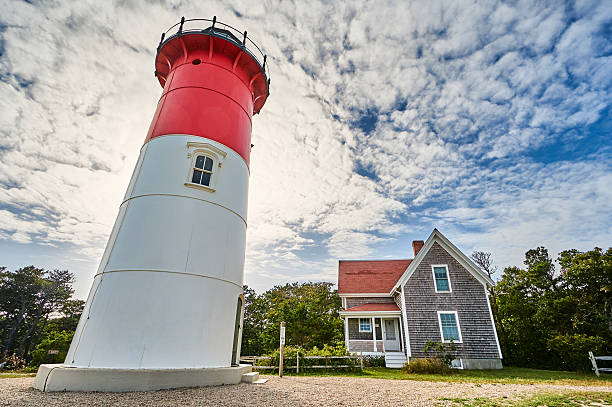 luz casa e nuvens - nauset beach imagens e fotografias de stock