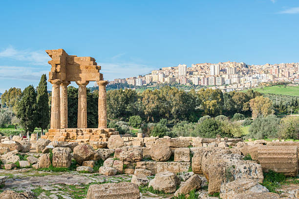 vale dos templos. arqueológico área de agrigento. sicília. - column italy italian culture greece imagens e fotografias de stock