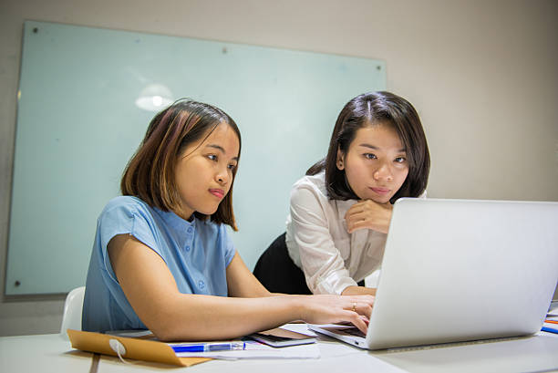 istock Business people discussing about customer's feedback on laptop 526291318