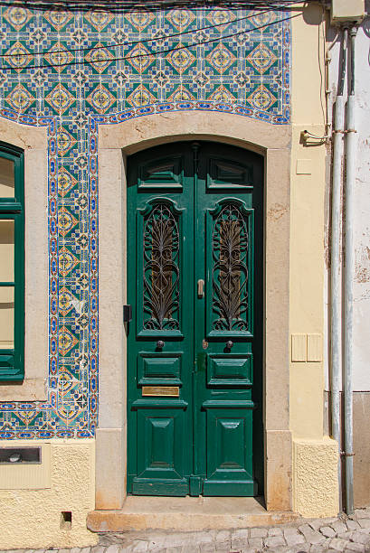 istock Building covered with traditional Portugese tiles 526295506