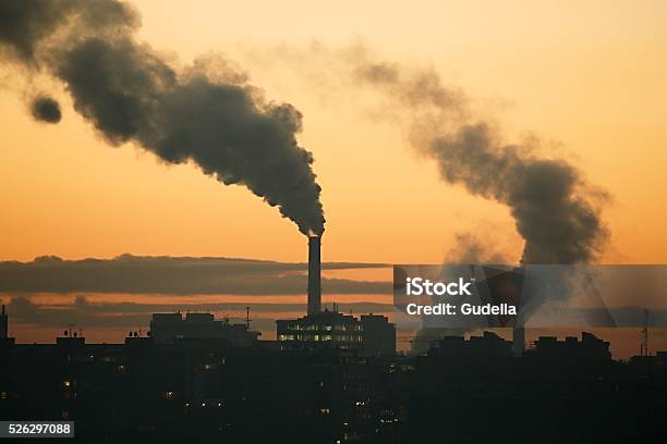 Photo libre de droit de Fumeur Power Plant banque d'images et plus d'images libres de droit de Gaz à effet de serre - Gaz à effet de serre, Pollution, Ville - Milieu urbain