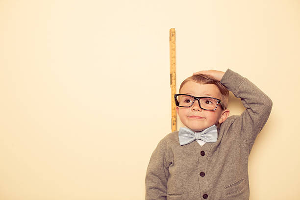 macho corto nerd - bajo estatura humana fotografías e imágenes de stock