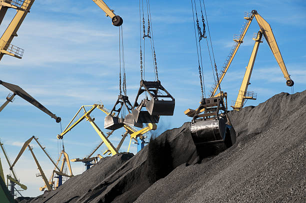 istock Coal, Portal cranes, clamshell 526320389