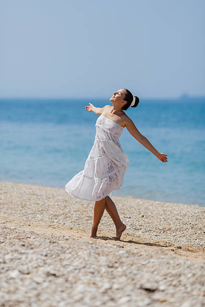 istock Girl at the sea 526355333