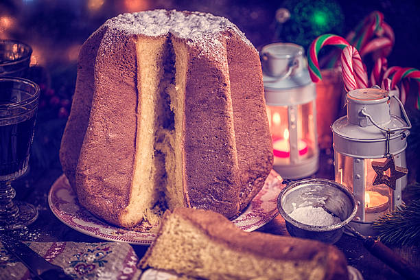 maison pandoro gâteau de noël avec du sucre en poudre - baking food sweet food cake photos et images de collection