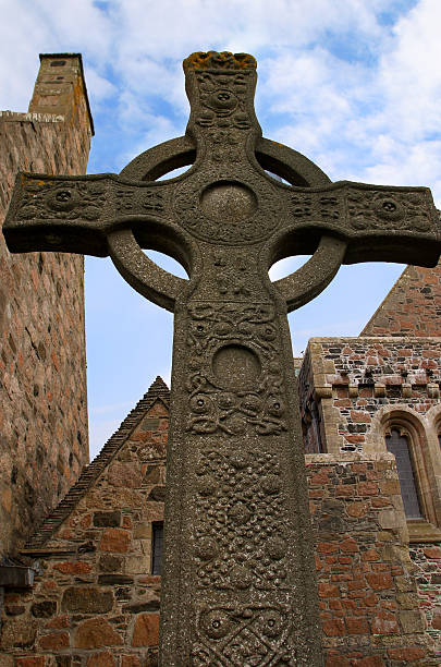 istock Celtic cross, Iona Abbey, Scotland. 526375005