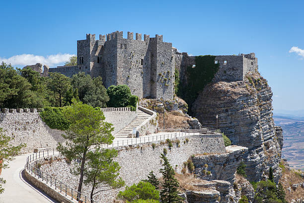 erice – trapani-sicilia - erice stock-fotos und bilder