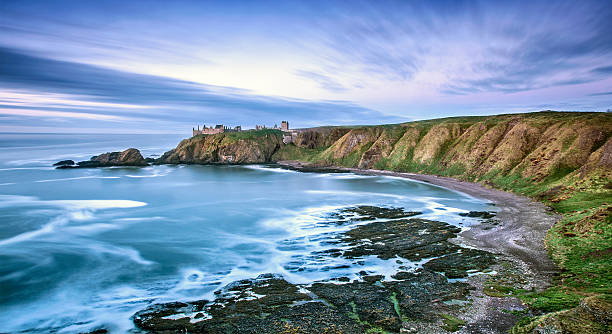 dunnotar castle - bamburgh foto e immagini stock